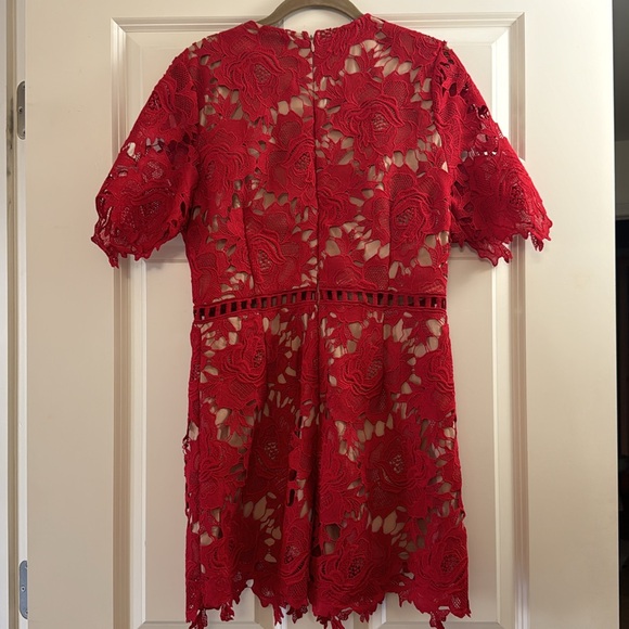 Astr The Label Red Short Sleeve V-neck Battenberg Lace Romper - Size L - Picture 3 of 7